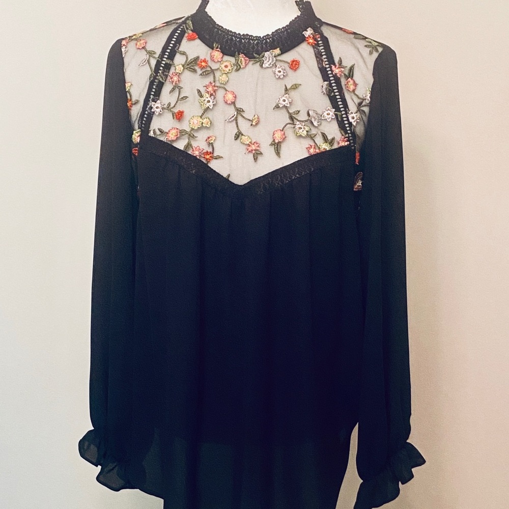 NWOT PLEIONE Black Embroidered Blouse- Size Large